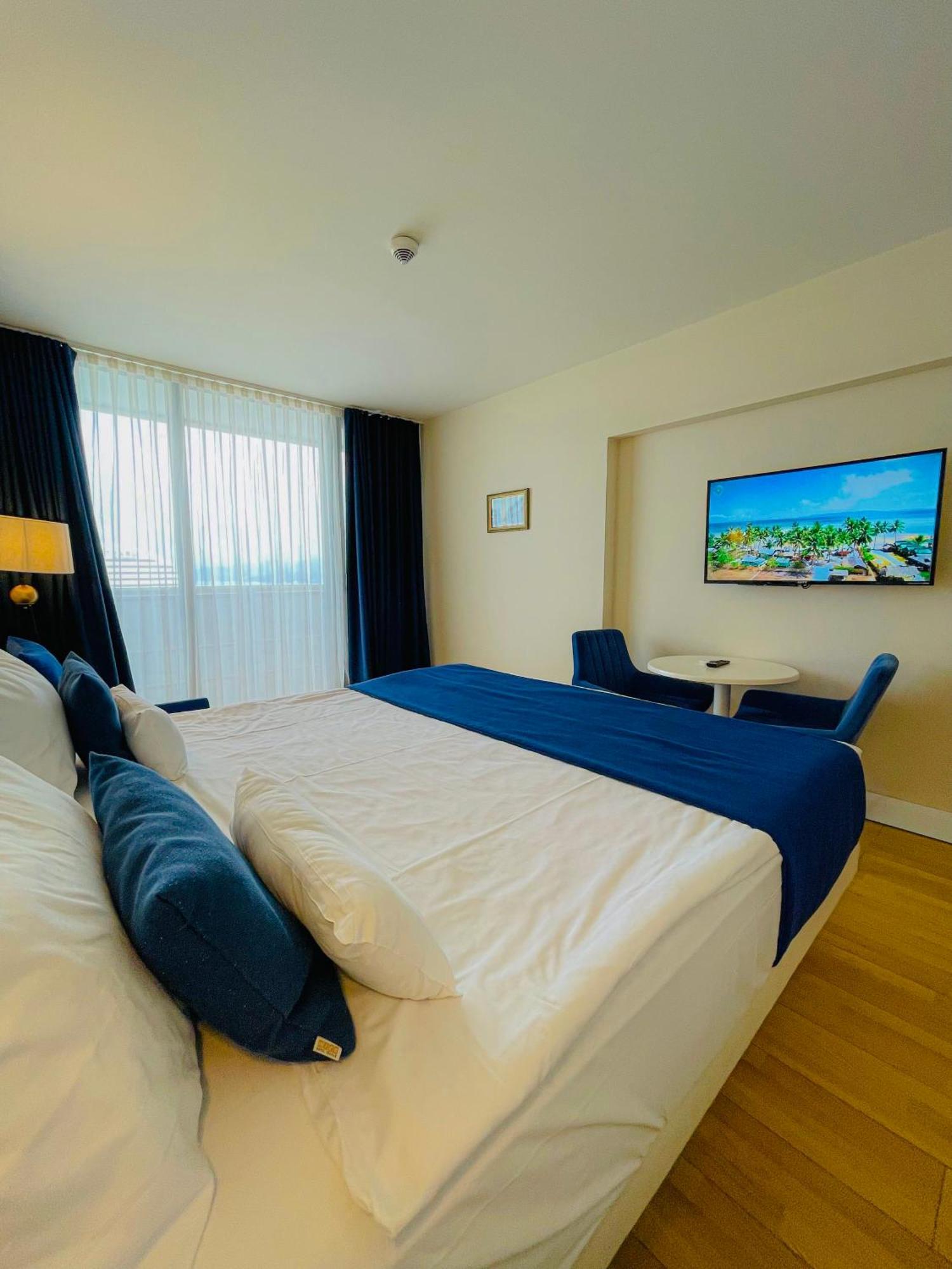 Luxury Batumi Hotel エクステリア 写真