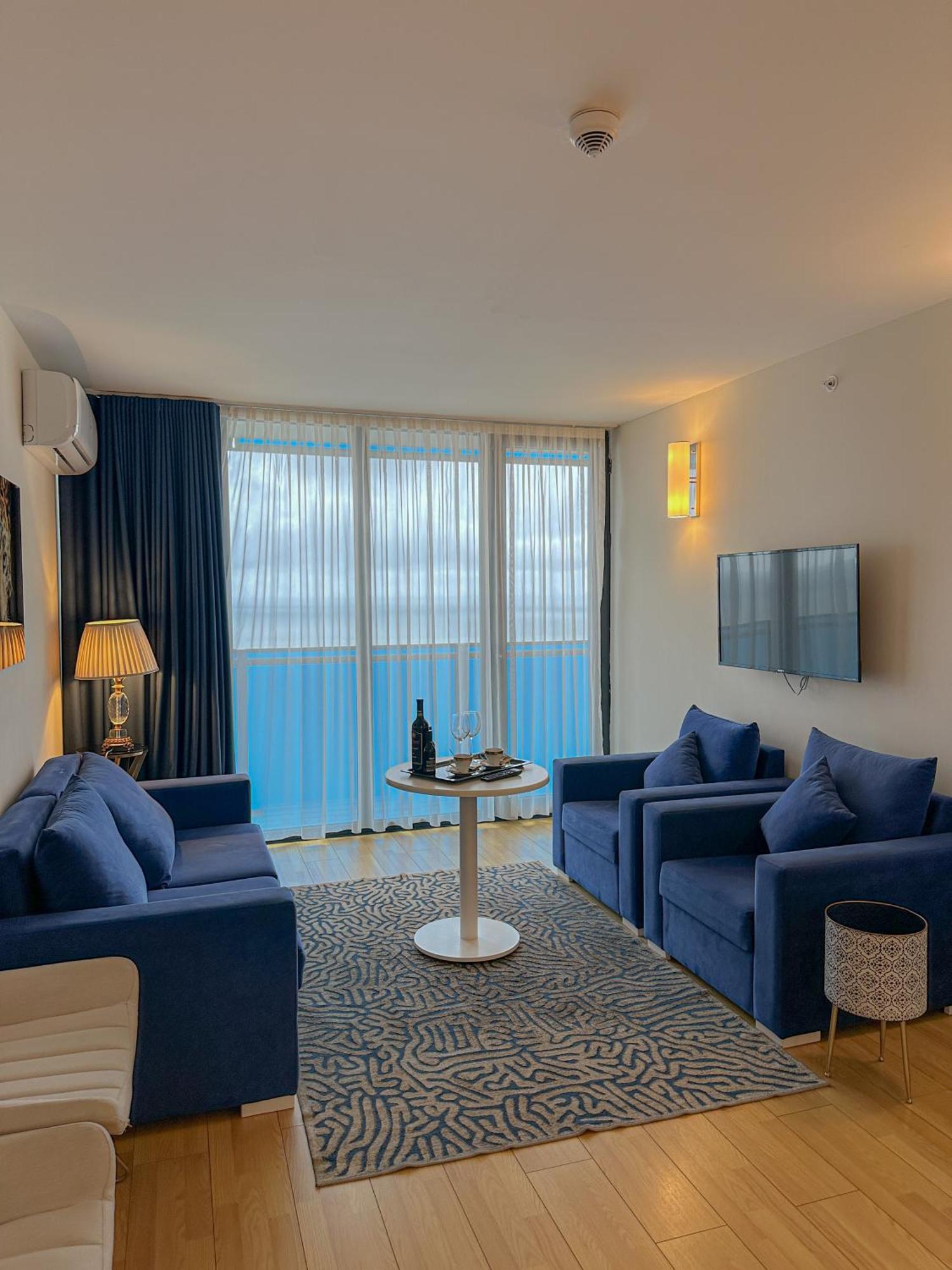 Luxury Batumi Hotel エクステリア 写真